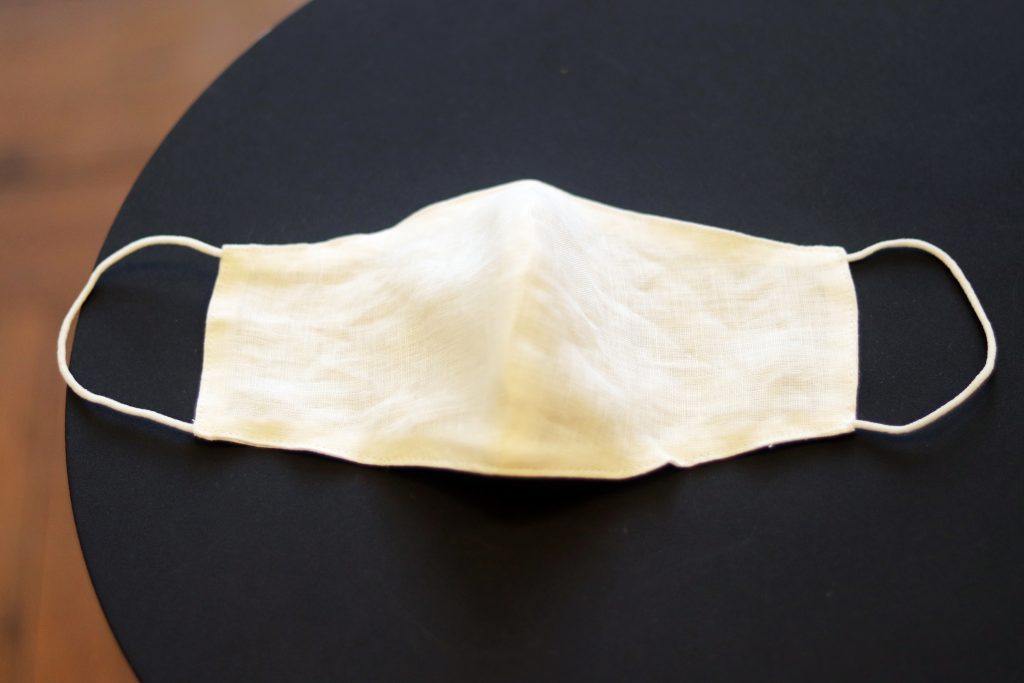 日本製「リネン麻マスク」入荷！綿のガーゼマスクと比べてつけ心地は？ | 快適な睡眠を提案するふとん・寝具・ベッド専門店「夢工房かしわぎ」